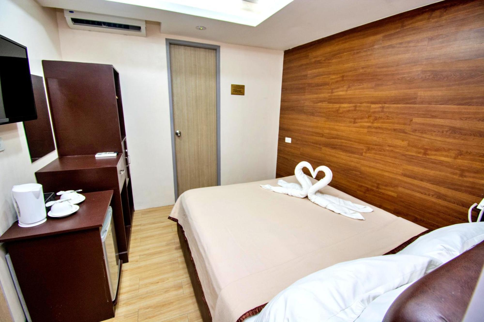 Emerald Island Hotel Balabag  Kültér fotó
